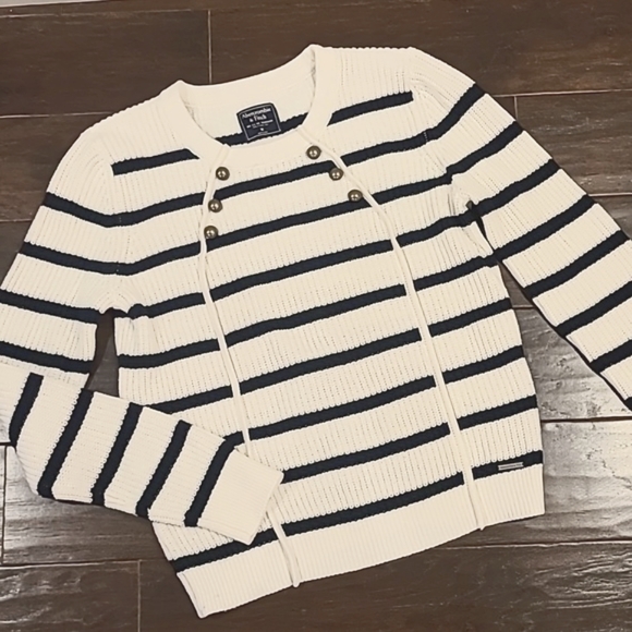 Abercrombie & Fitch Sweaters - Abercrombie and Fitch women’s white black striped longsleeve sweater size M EUC